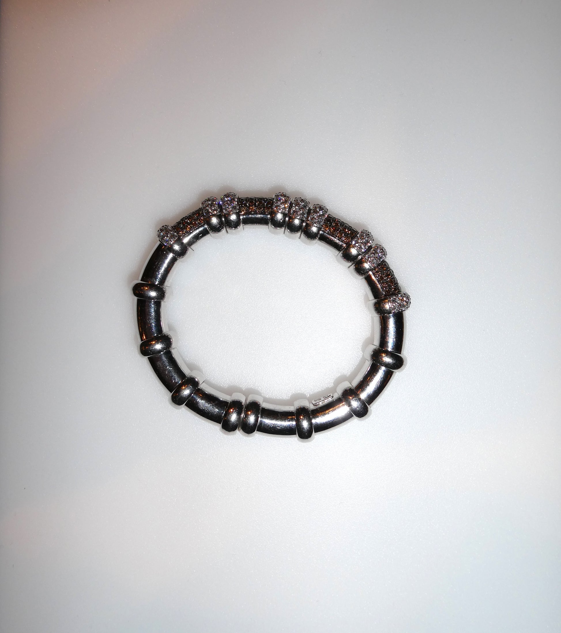 CACCIARI SALVATI CHAMPAGNE & WHITE DIAMONDS ON WHITE GOLD BANGLE, 2000