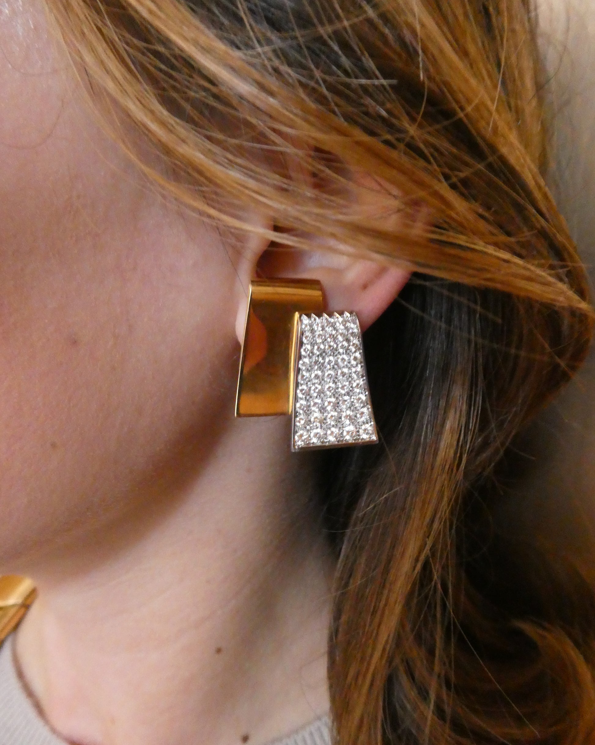 CACCIARI SALVATI DIAMOND & GOLD SET OF CHOKER, EARCLIPS AND RING, 1980s