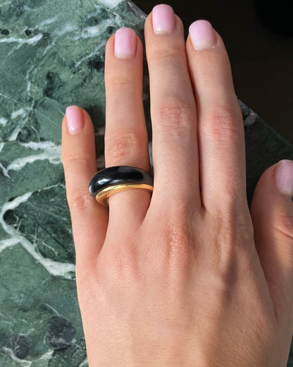 VAN CLEEF & ARPELS YELLOW GOLD & ONYX RING, 1970s