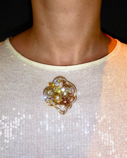 FANCY COLOUR DIAMONDS (23ct) & YELLOW GOLD BROOCH