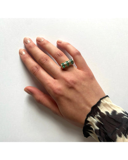 ART MODERNE EMERALD, DIAMOND & YELLOW GOLD RING, 1940s
