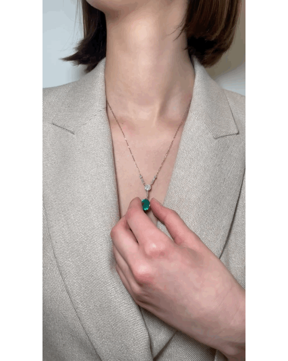 ART DÉCO COLOMBIAN EMERALD, DIAMONDS & PLATINUM PENDANT, 1920s