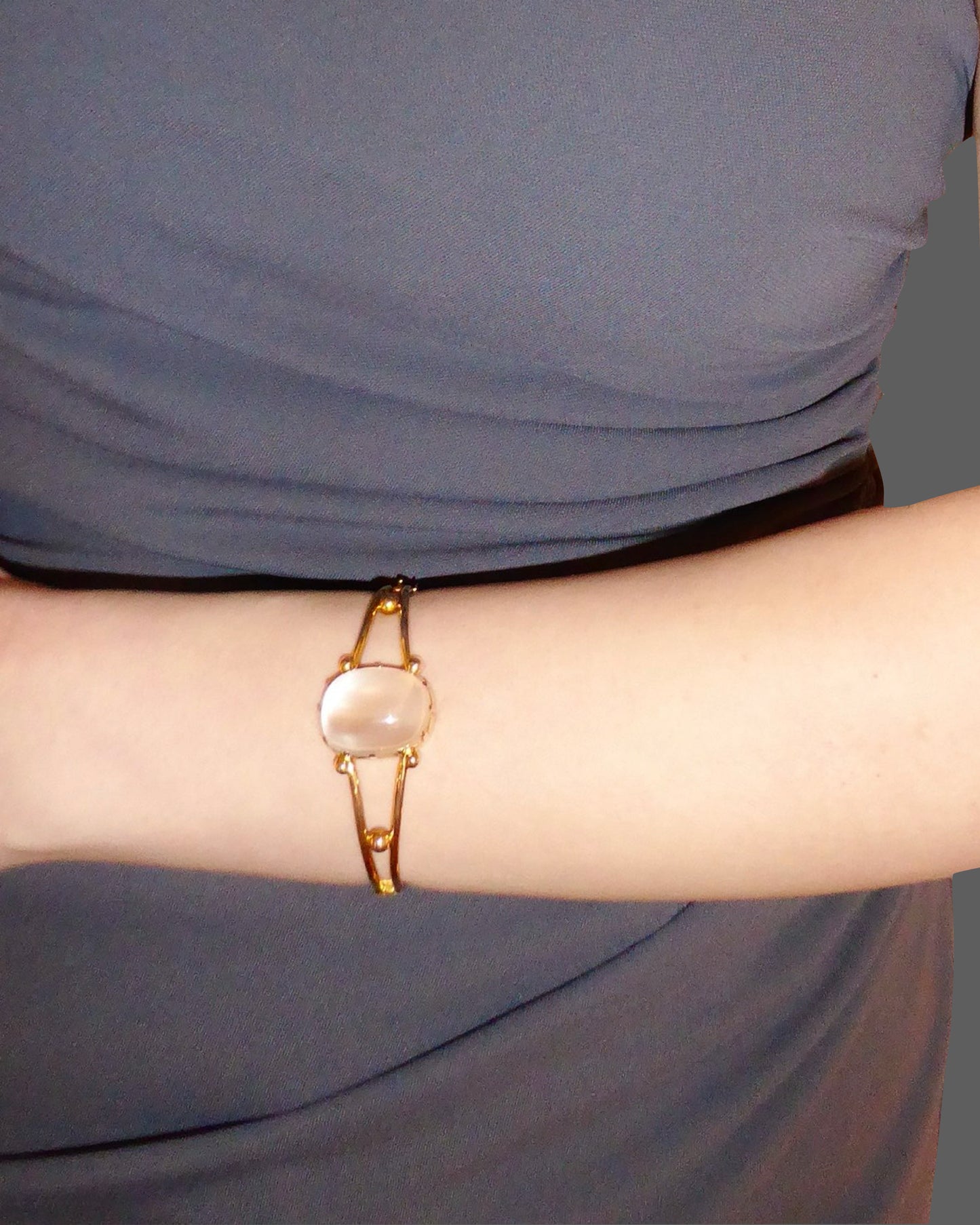 VICTORIAN MOONSTONE & 15k ROSE GOLD BANGLE, 1880s