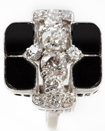 ART DÉCO DIAMONDS, ONYX & PLATINUM RING, 1930s