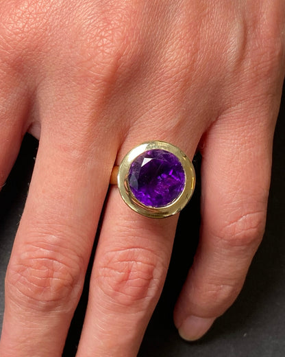 AMETHYST & YELLOW GOLD RING, 1960s