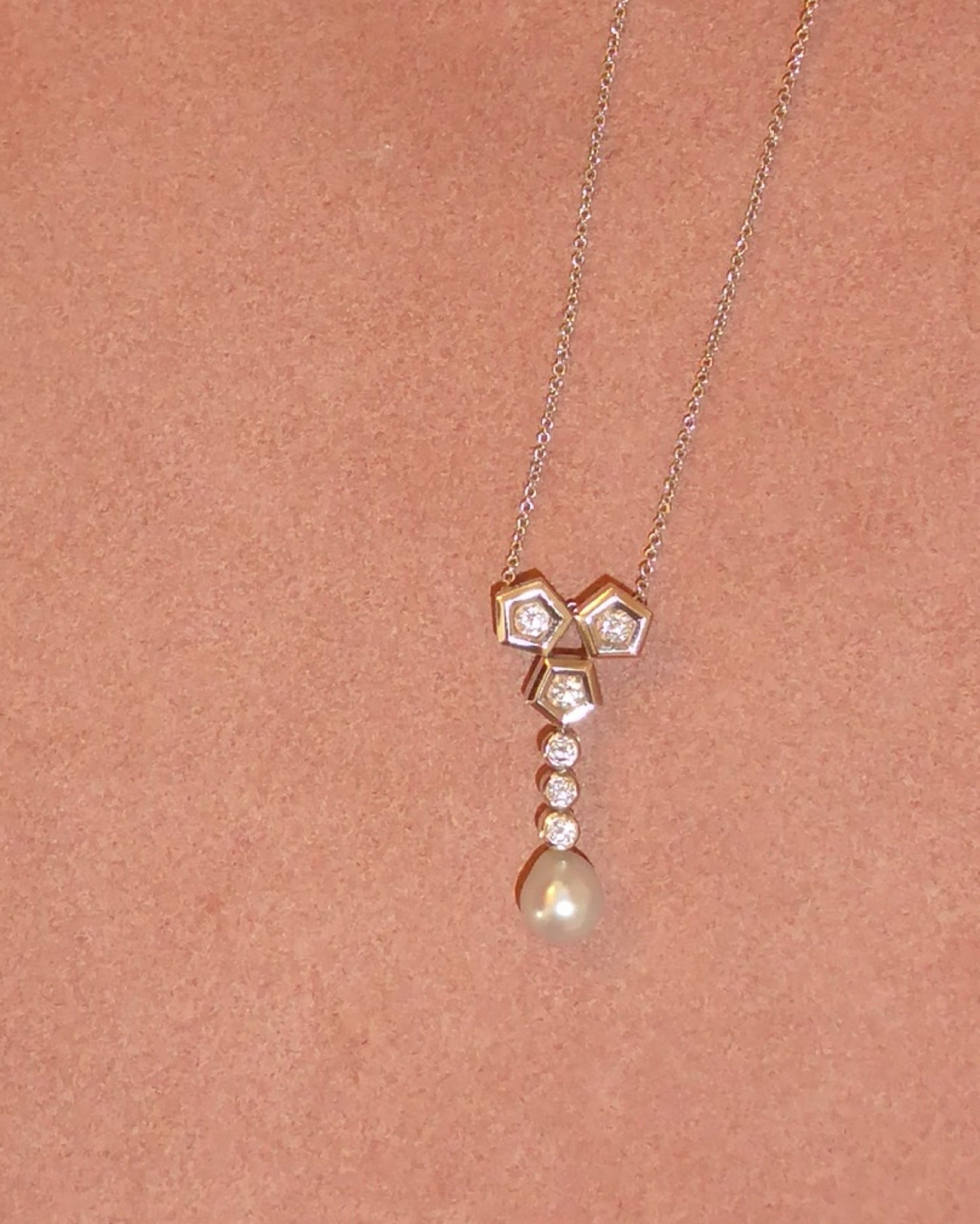 PEARL, DIAMONDS & WHITE GOLD PENDANT NECKLACE, 1948