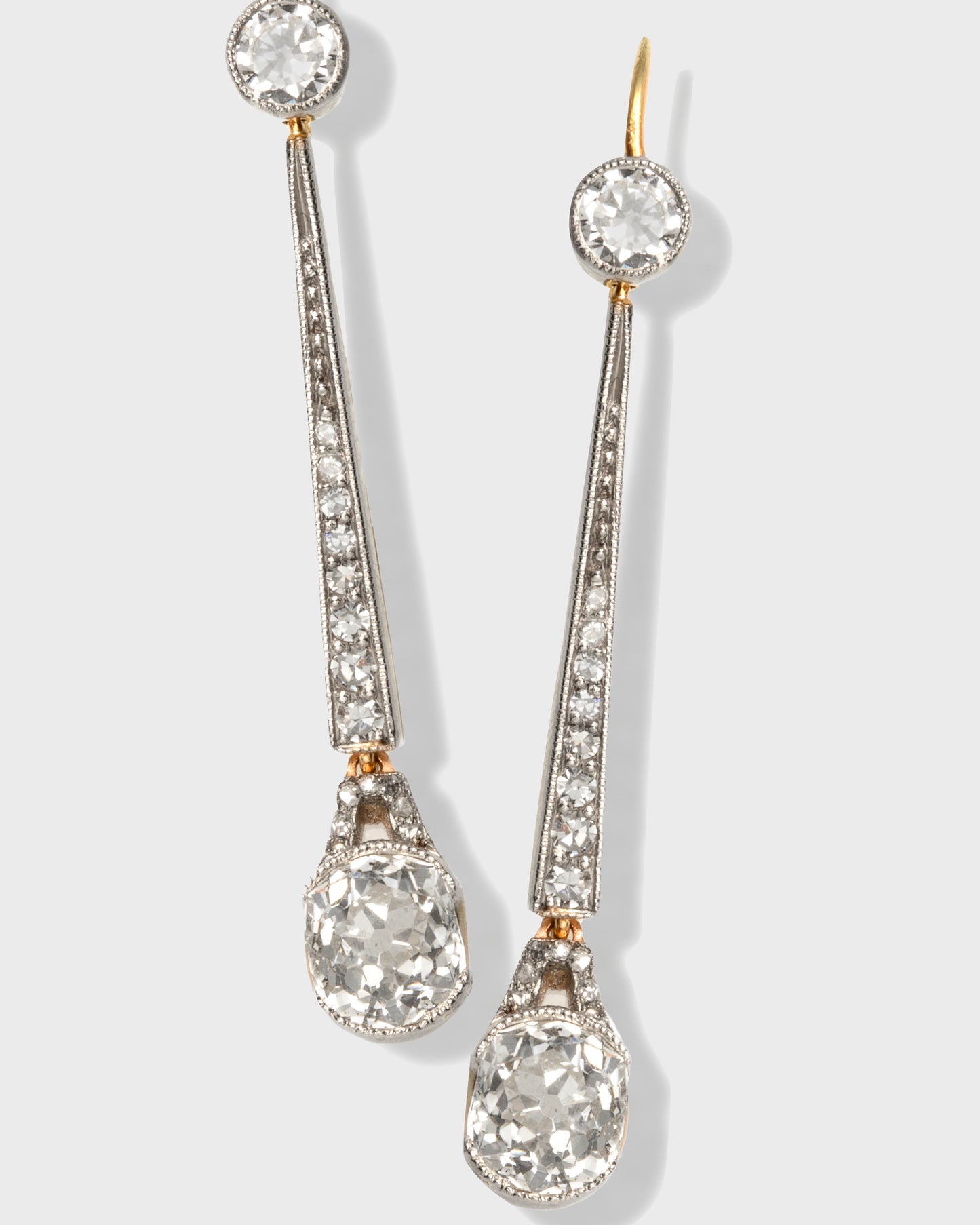 BELLE ÉPOQUE DIAMOND, PLATINUM & GOLD EAR PENDANTS, 1915