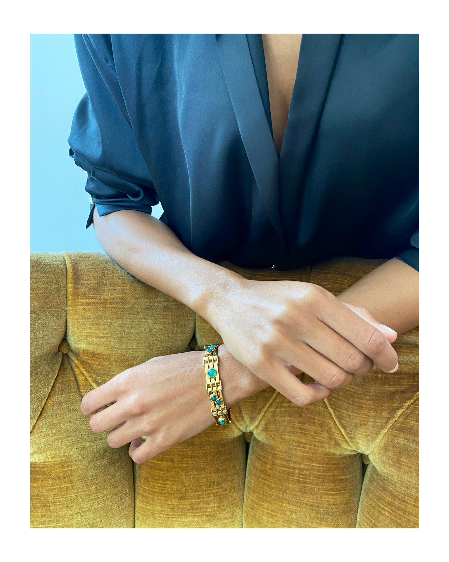 ART MODERNE EMERALD & YELLOW GOLD BRACELET, 1940s