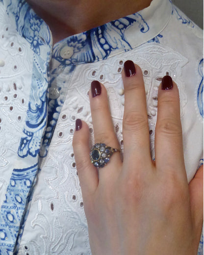 SAPPHIRE, & DIAMOND CLUSTER RING, 1900s
