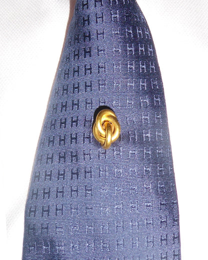 VICTORIAN YELLOW GOLD LOVE KNOT TIE PIN, 1900s