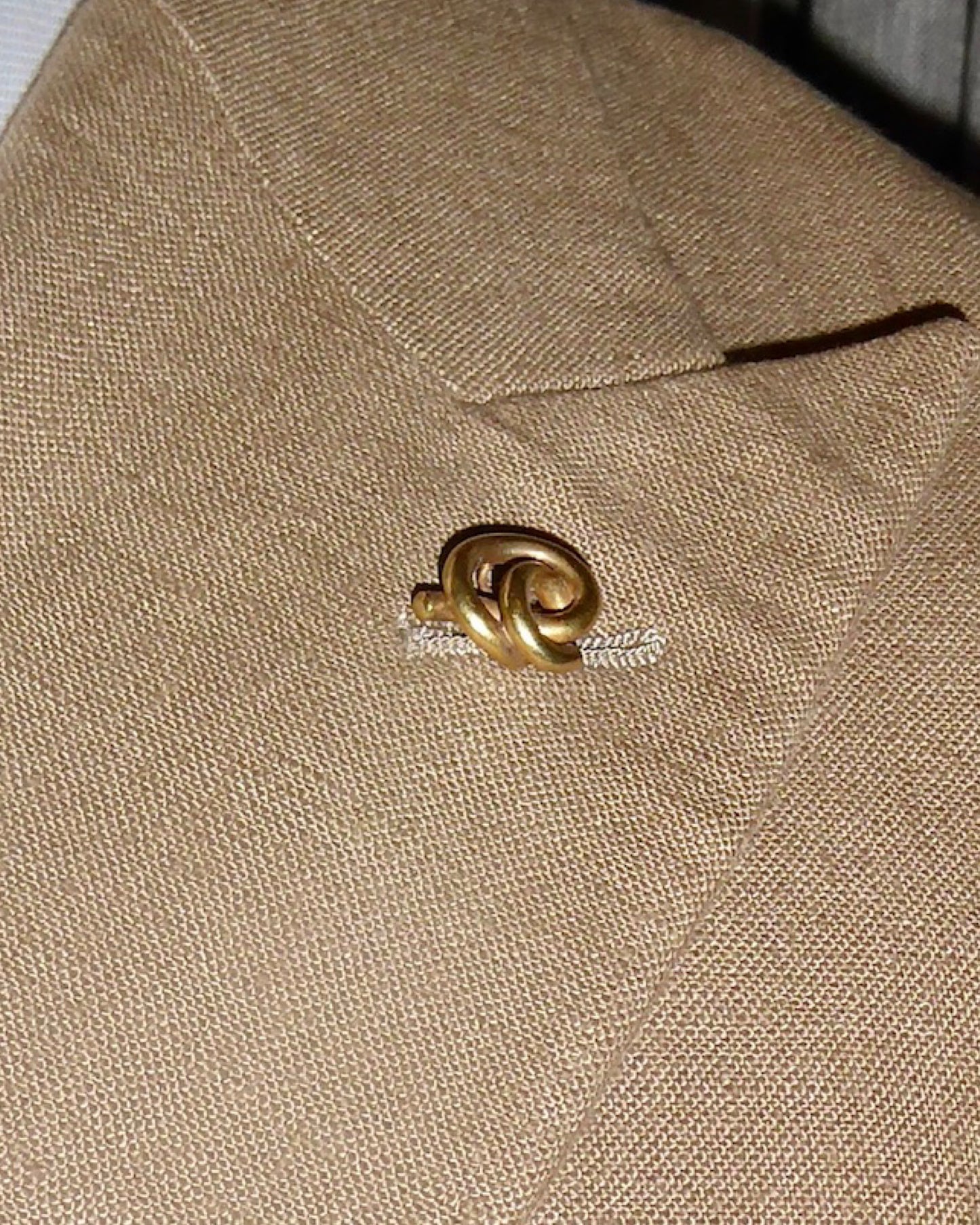 VICTORIAN YELLOW GOLD LOVE KNOT TIE PIN, 1900s