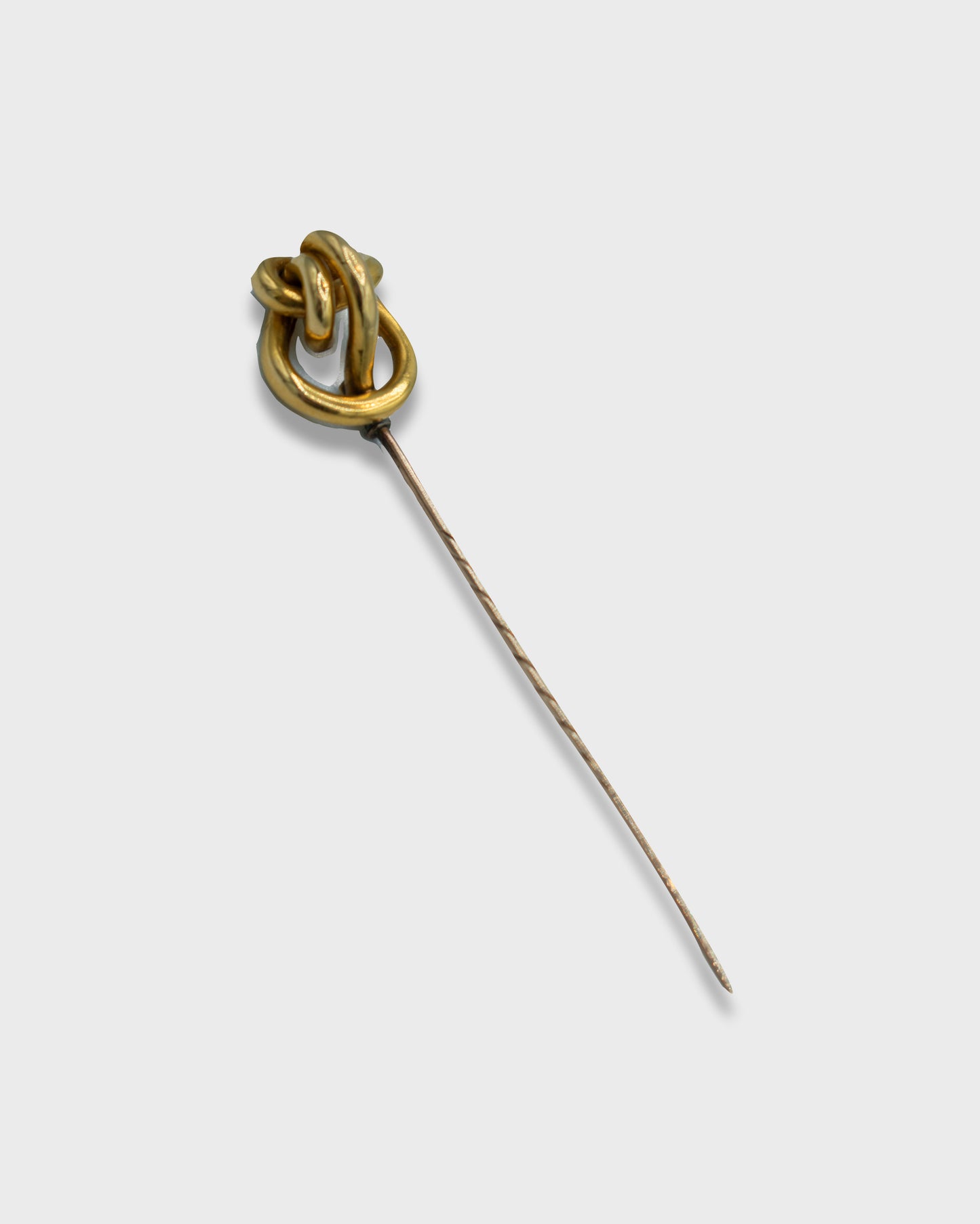 VICTORIAN YELLOW GOLD LOVE KNOT TIE PIN, 1900s