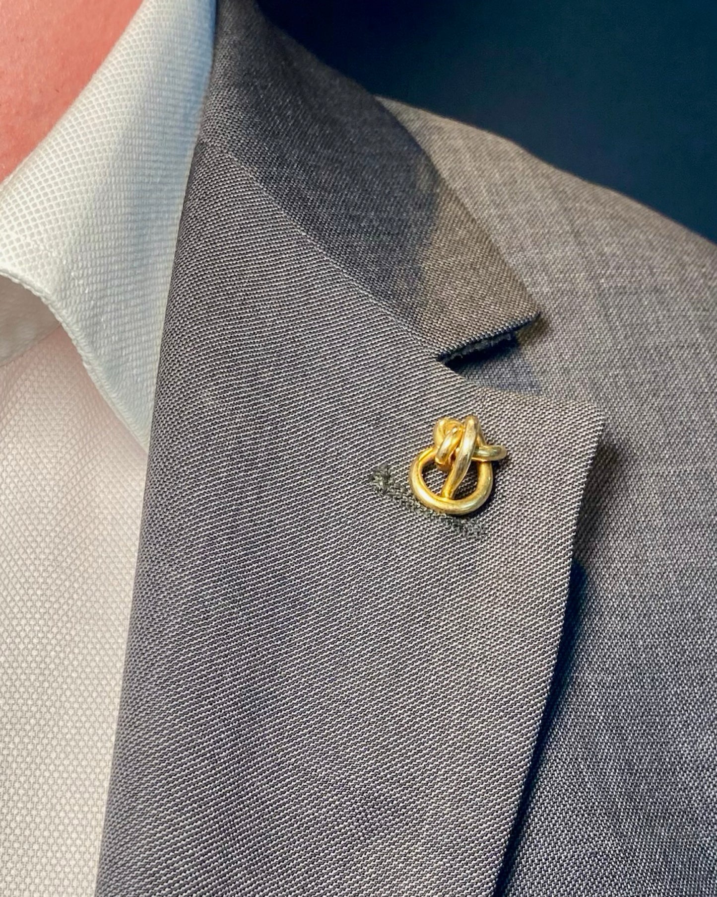 VICTORIAN YELLOW GOLD LOVE KNOT TIE PIN, 1900s