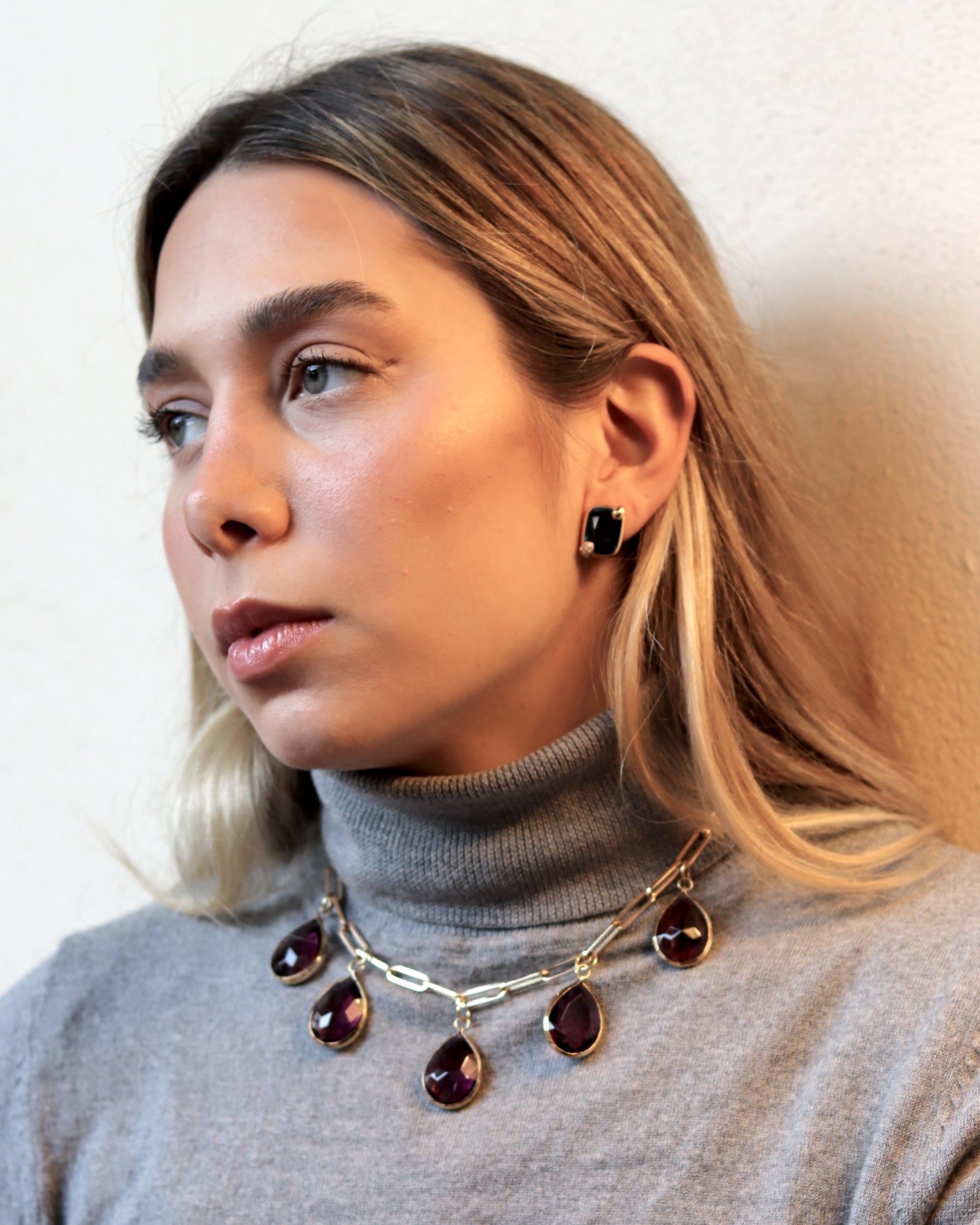 RASPBERRY QUARTZ & GOLD CHARM NECKLACE, 1990s
