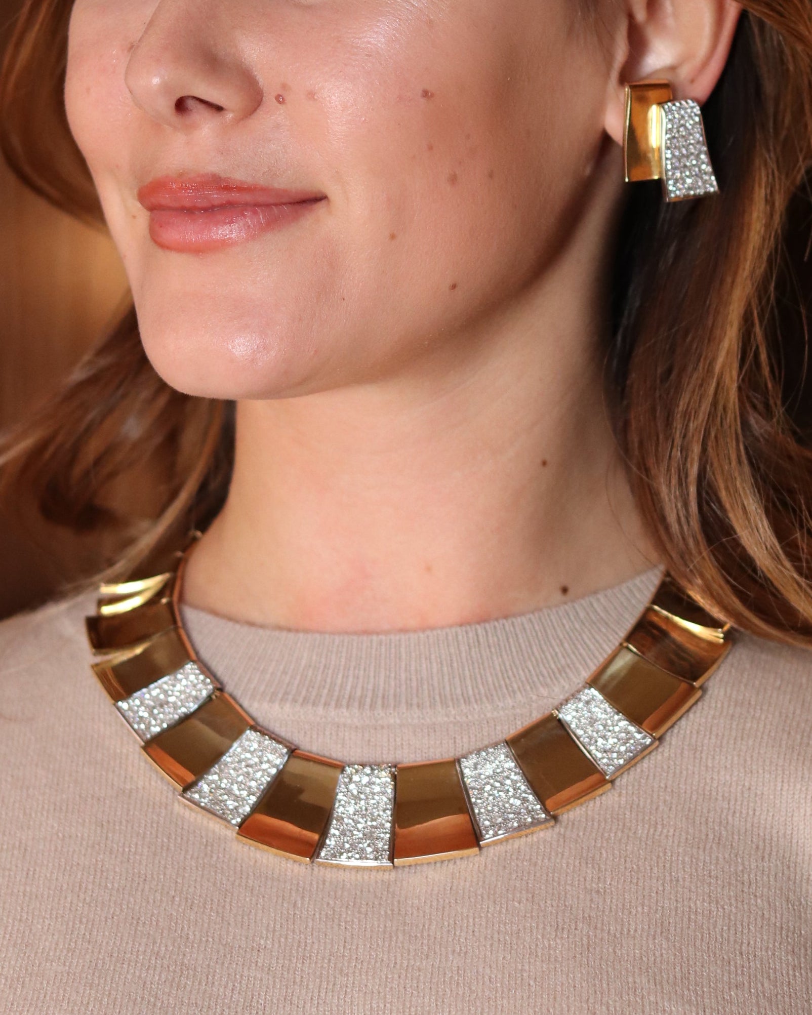 CACCIARI SALVATI DIAMOND & GOLD SET OF CHOKER, EARCLIPS AND RING, 1980s