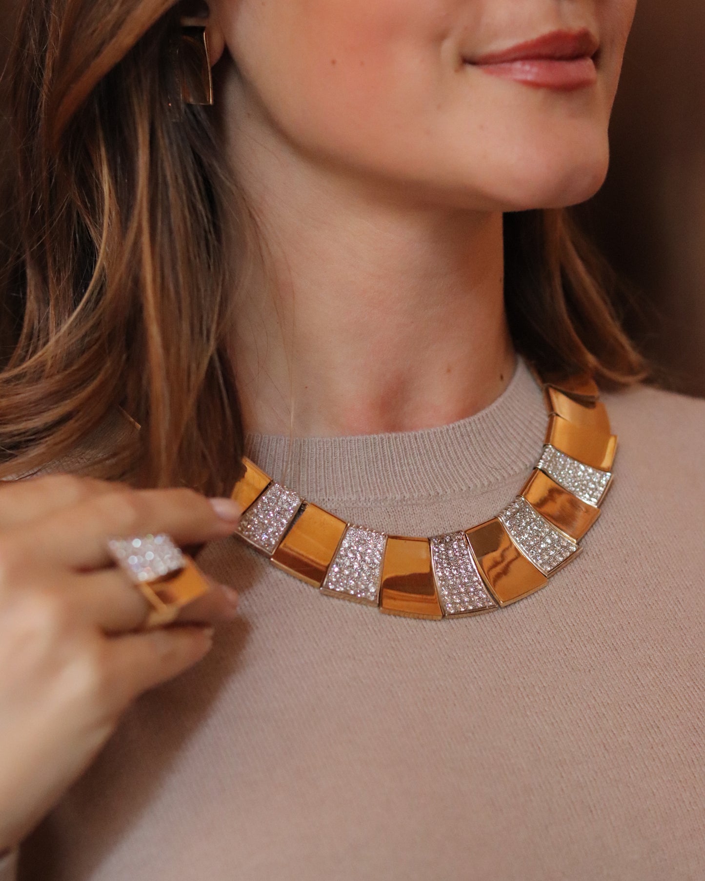 CACCIARI SALVATI DIAMOND & GOLD SET OF CHOKER, EARCLIPS AND RING, 1980s