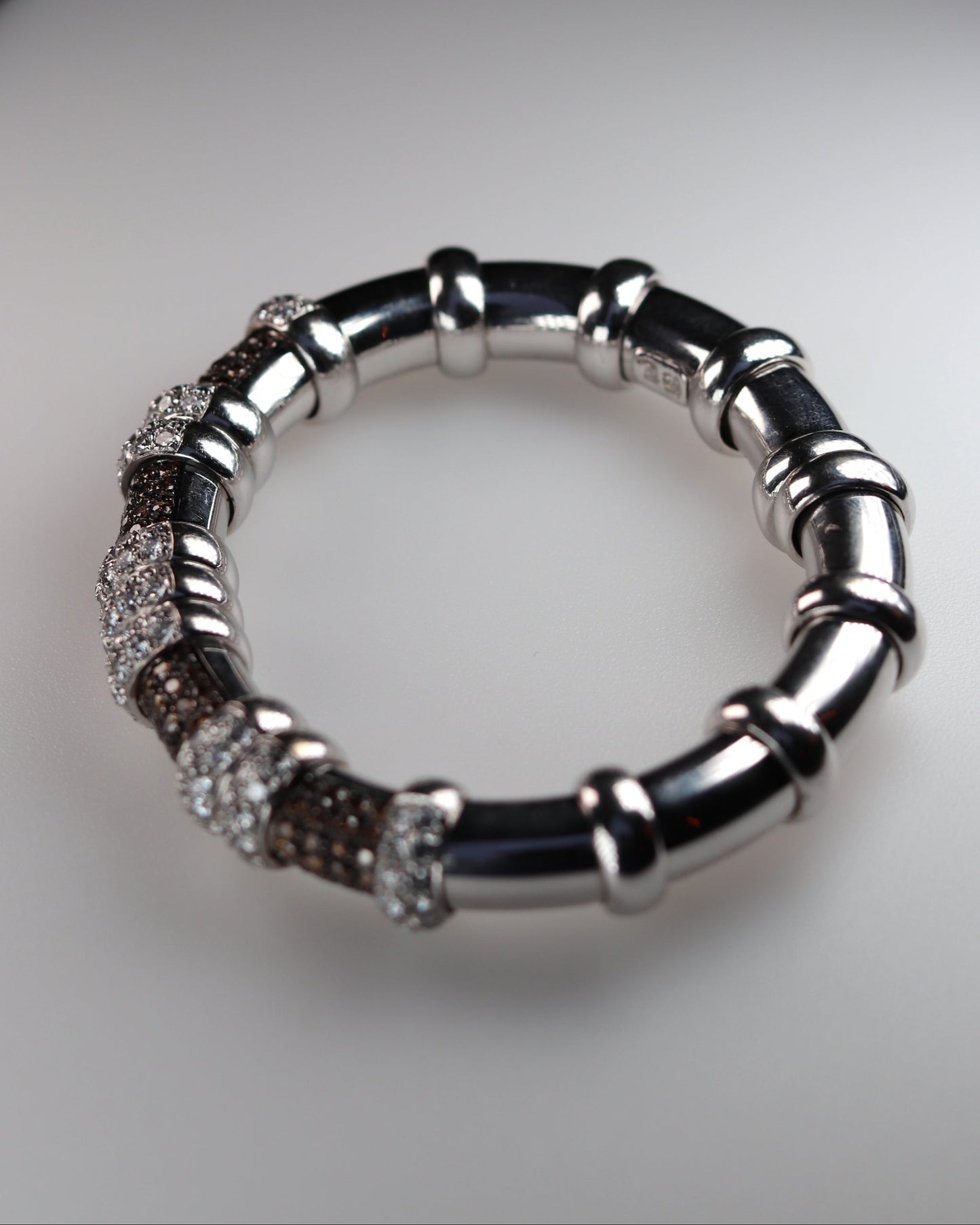 CACCIARI SALVATI CHAMPAGNE & WHITE DIAMONDS ON WHITE GOLD BANGLE, 2000