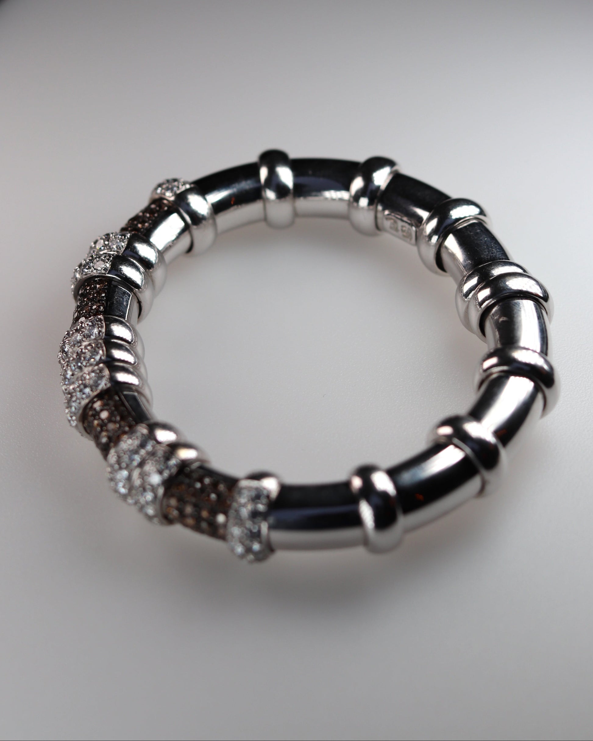 CACCIARI SALVATI CHAMPAGNE & WHITE DIAMONDS ON WHITE GOLD BANGLE, 2000