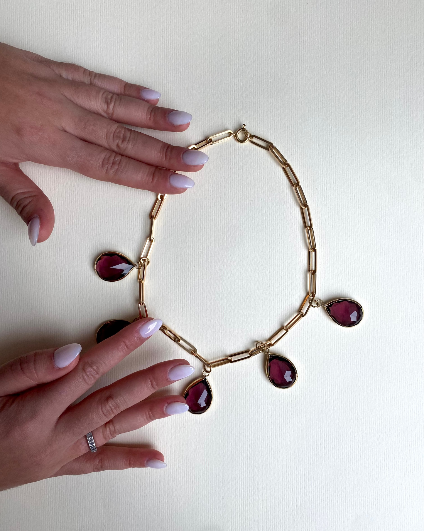 RASPBERRY QUARTZ & GOLD CHARM NECKLACE, 1990s