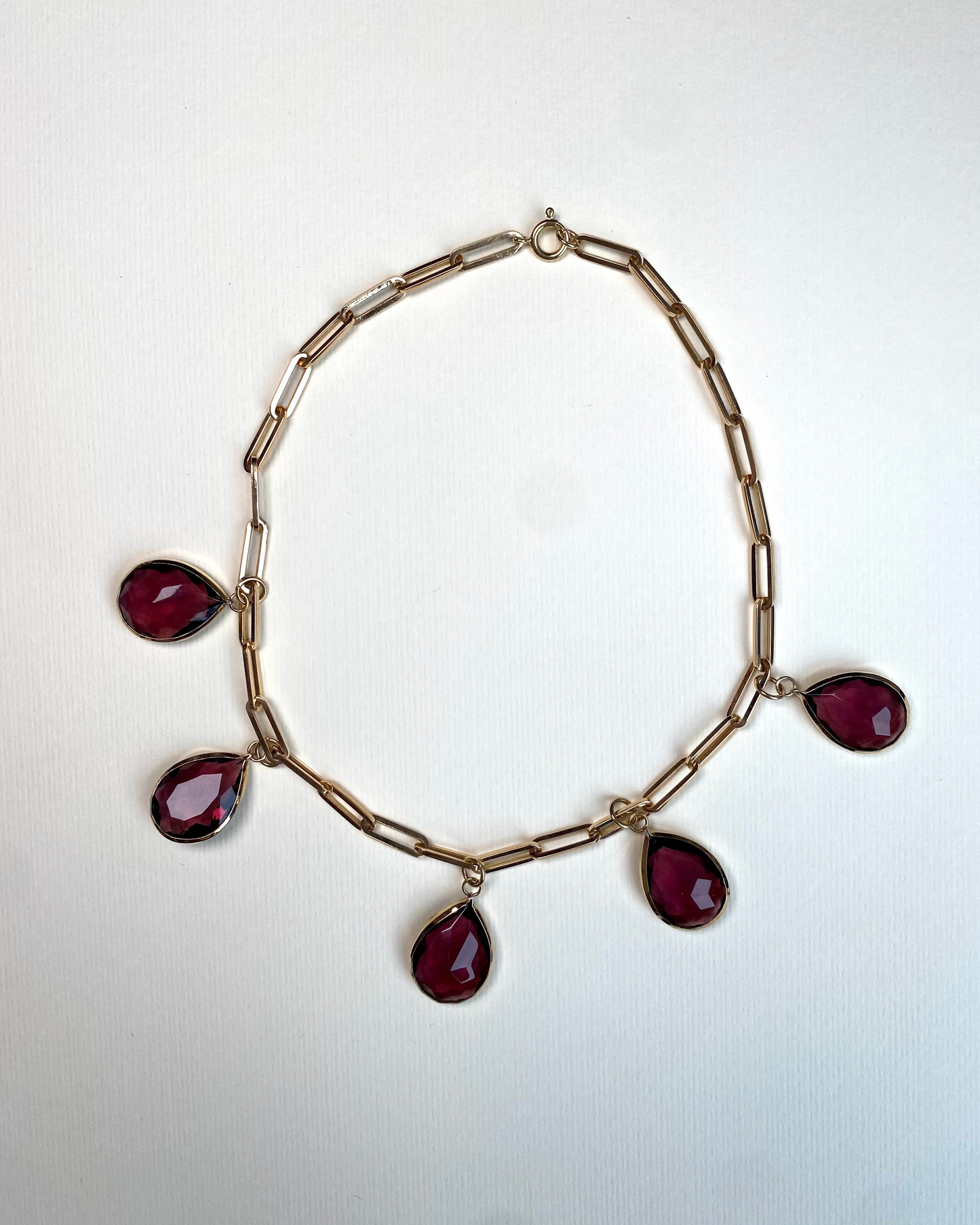 RASPBERRY QUARTZ & GOLD CHARM NECKLACE, 1990s