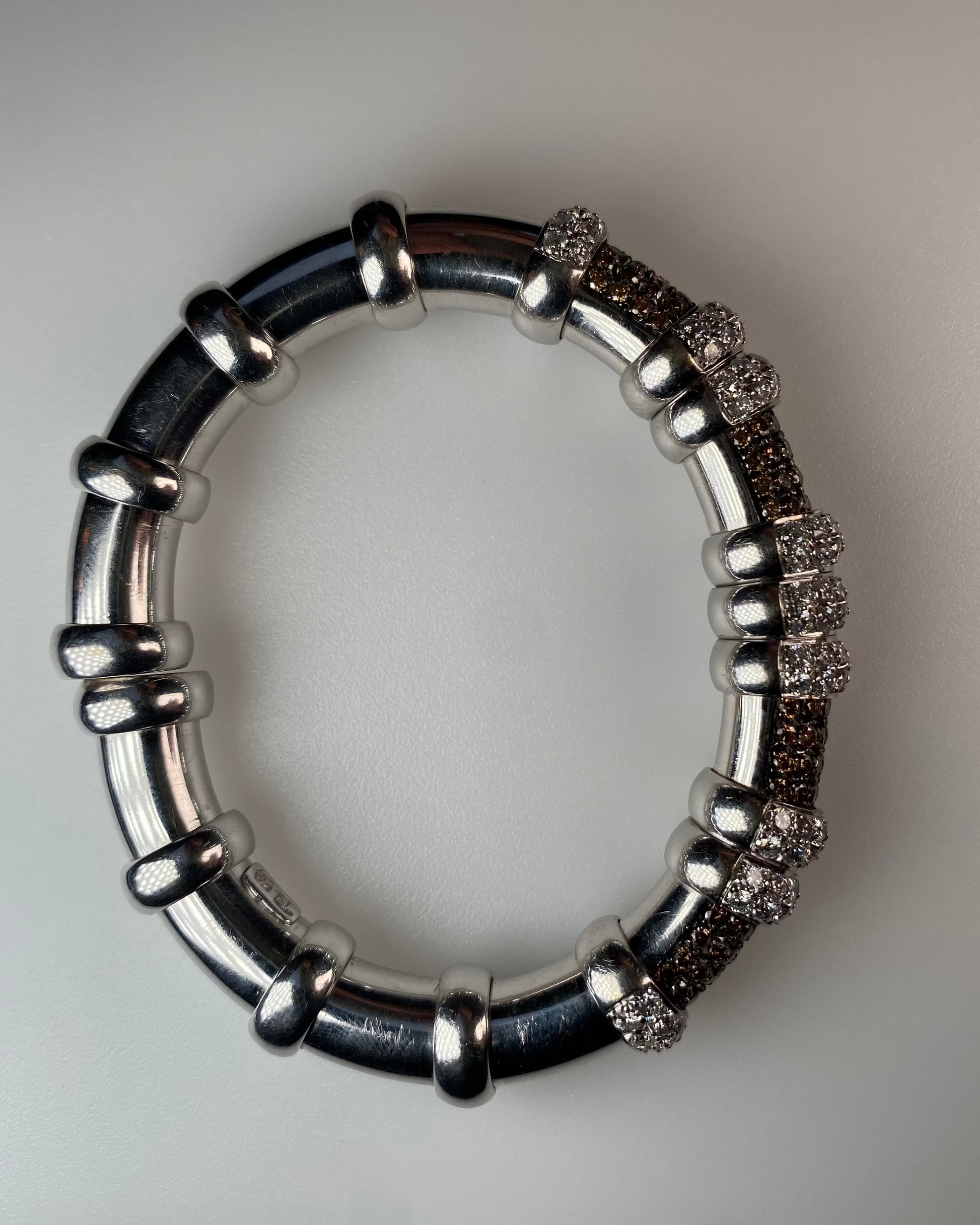 CACCIARI SALVATI CHAMPAGNE & WHITE DIAMONDS ON WHITE GOLD BANGLE, 2000