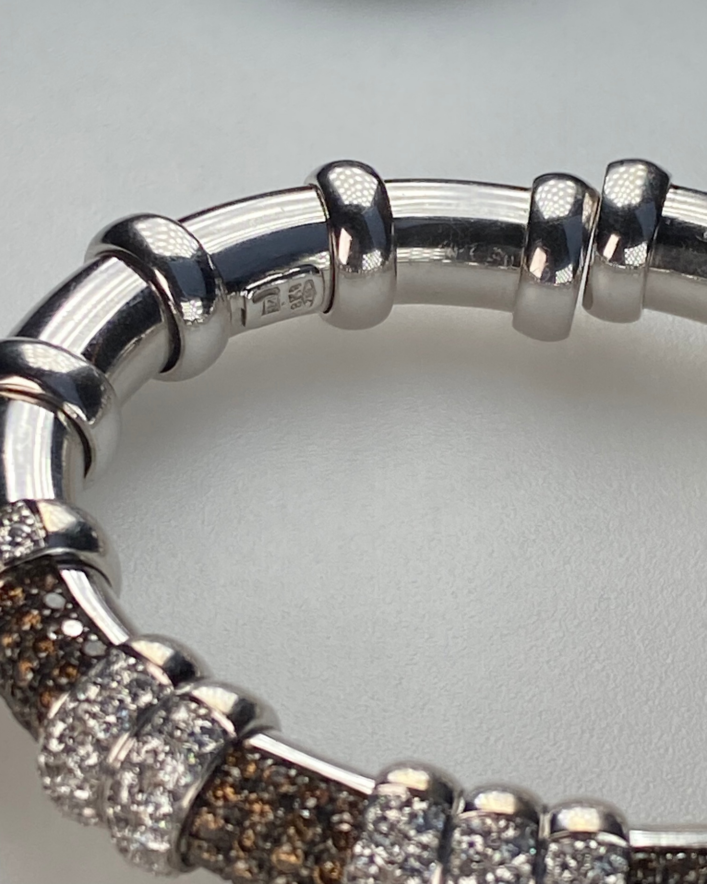 CACCIARI SALVATI CHAMPAGNE & WHITE DIAMONDS ON WHITE GOLD BANGLE, 2000
