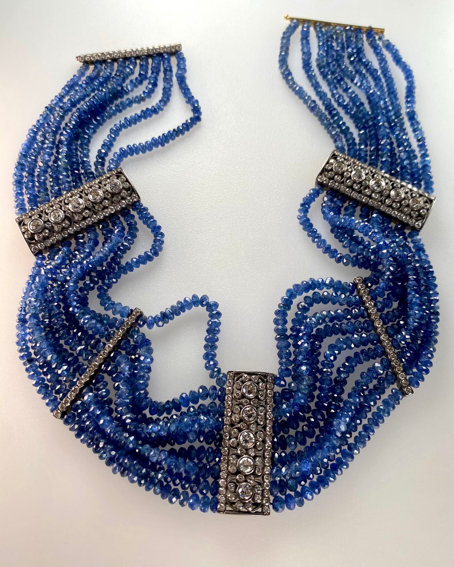 SAPPHIRE, DIAMOND & GOLD CHOKER, c. 1900s