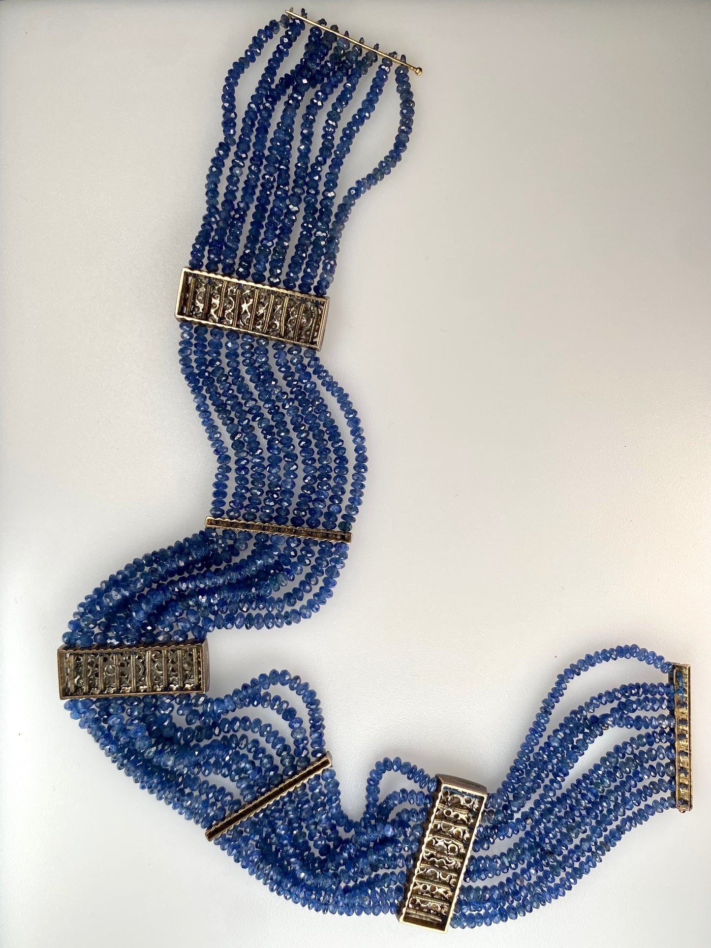 SAPPHIRE, DIAMOND & GOLD CHOKER, c. 1900s