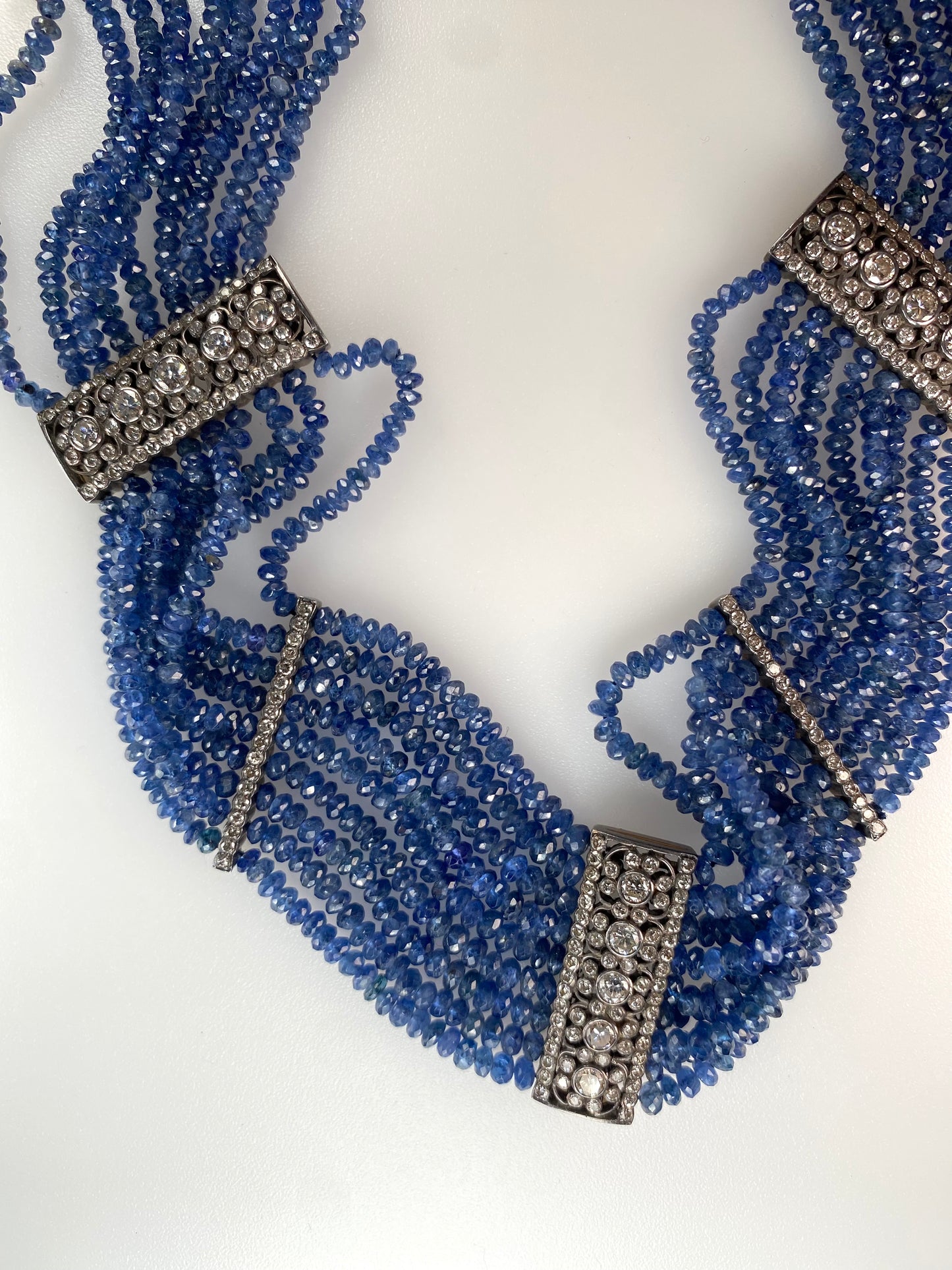 SAPPHIRE, DIAMOND & GOLD CHOKER, c. 1900s
