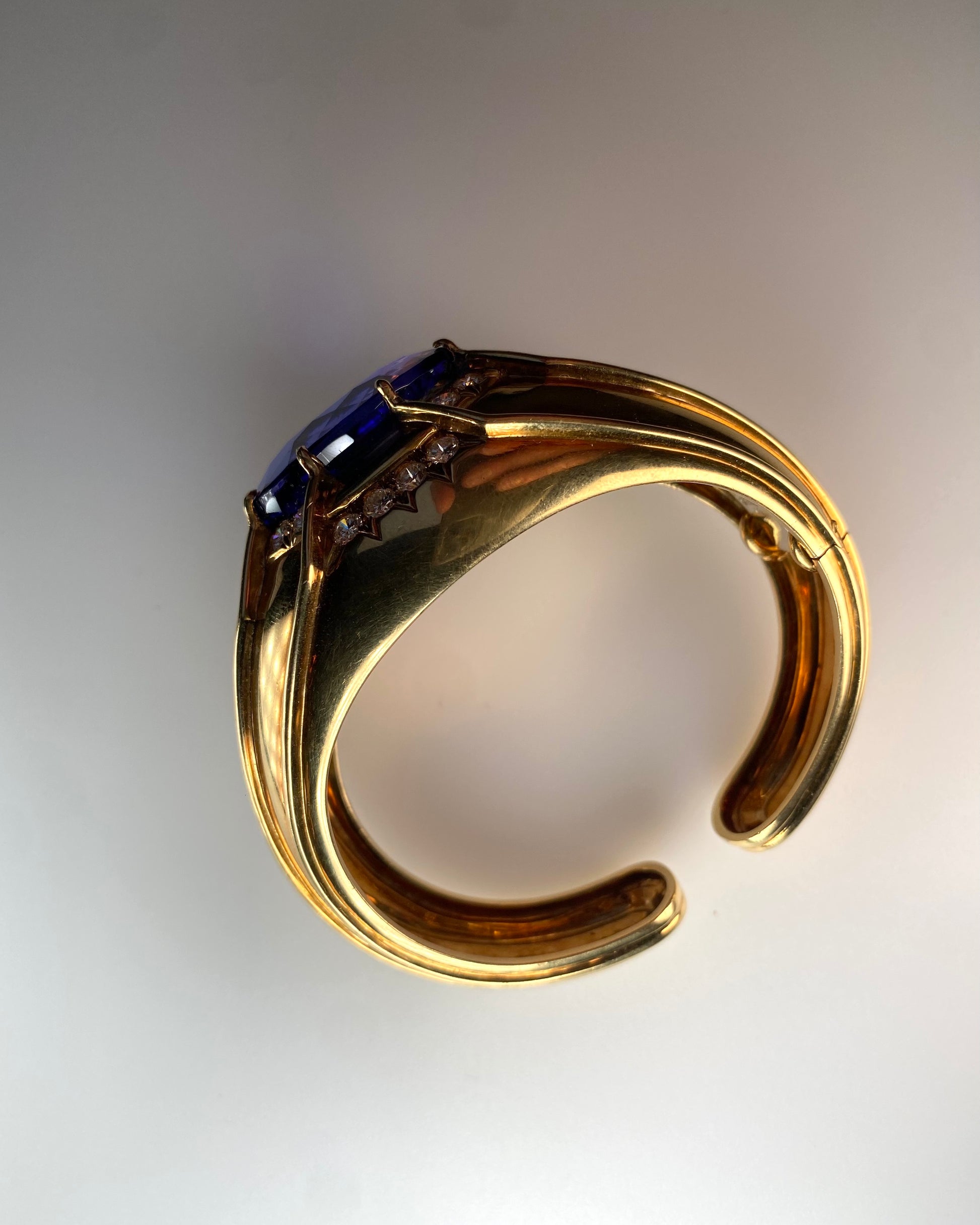 DAVID WEBB TANZANITE, DIAMOND & GOLD CUFF BRACELET, 1980s