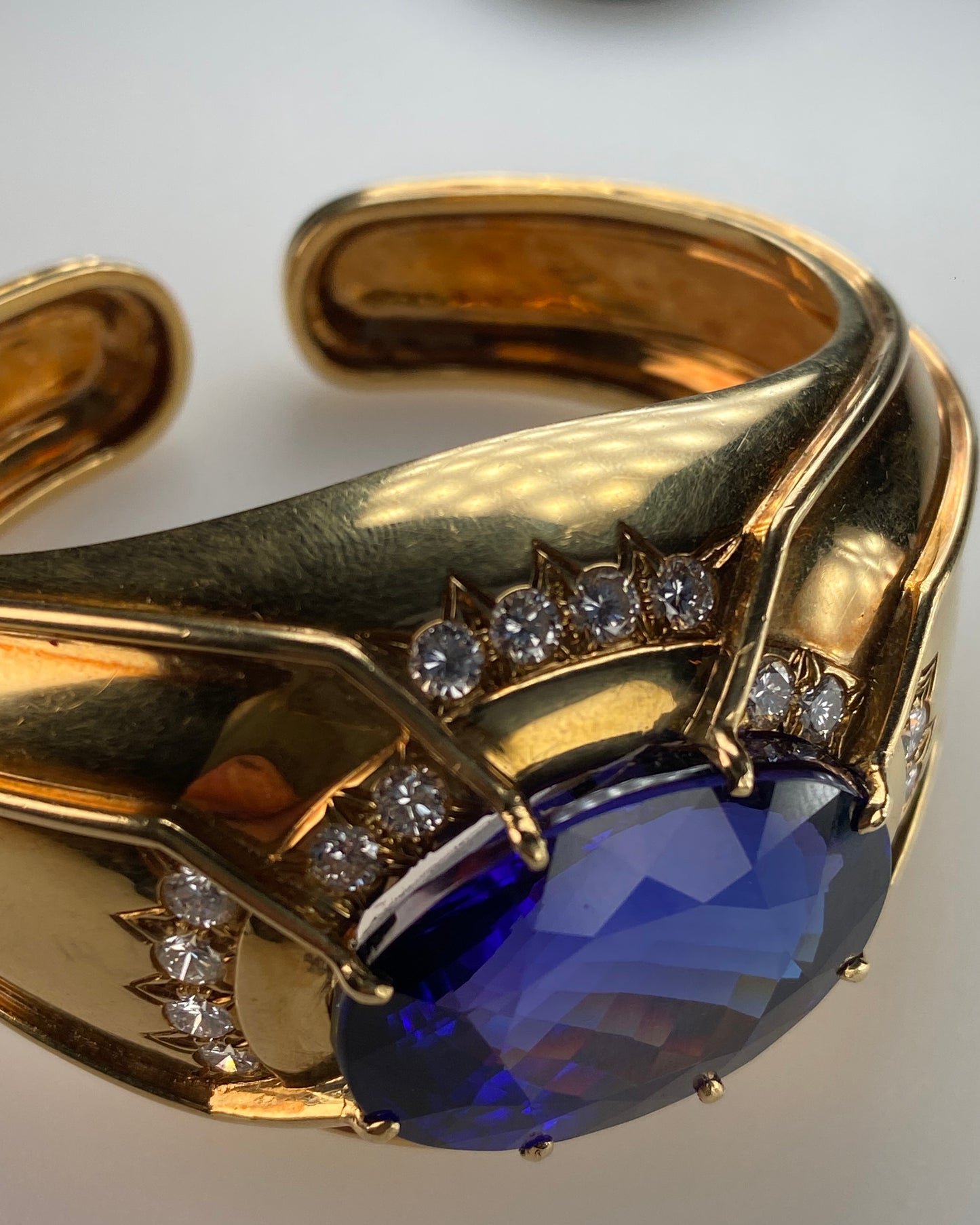 DAVID WEBB TANZANITE, DIAMOND & GOLD CUFF BRACELET, 1980s