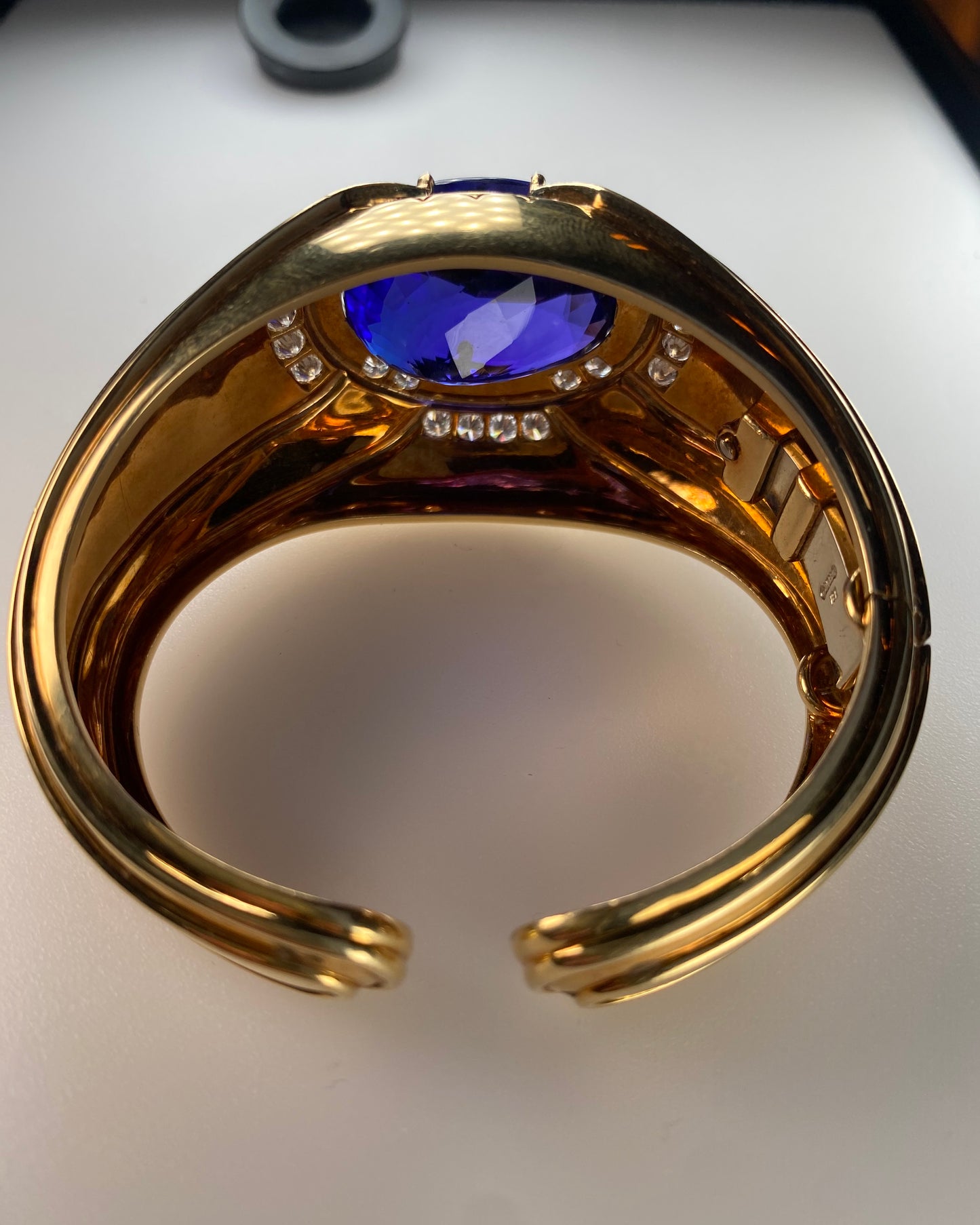 DAVID WEBB TANZANITE, DIAMOND & GOLD CUFF BRACELET, 1980s