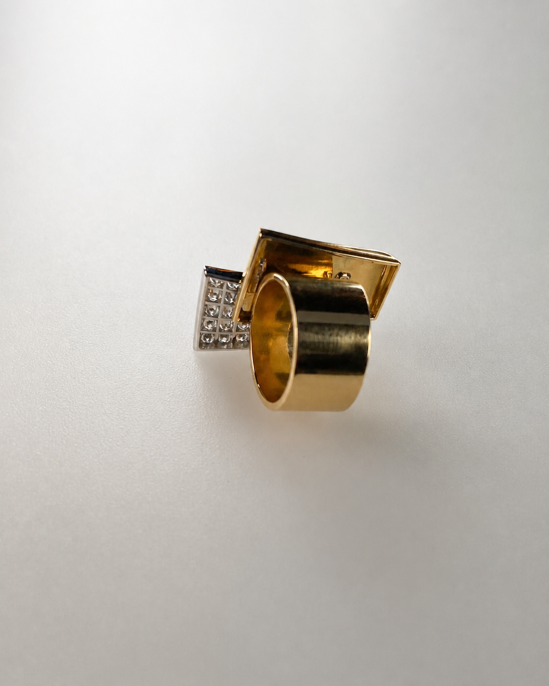 CACCIARI SALVATI DIAMOND & GOLD SET OF CHOKER, EARCLIPS AND RING, 1980s