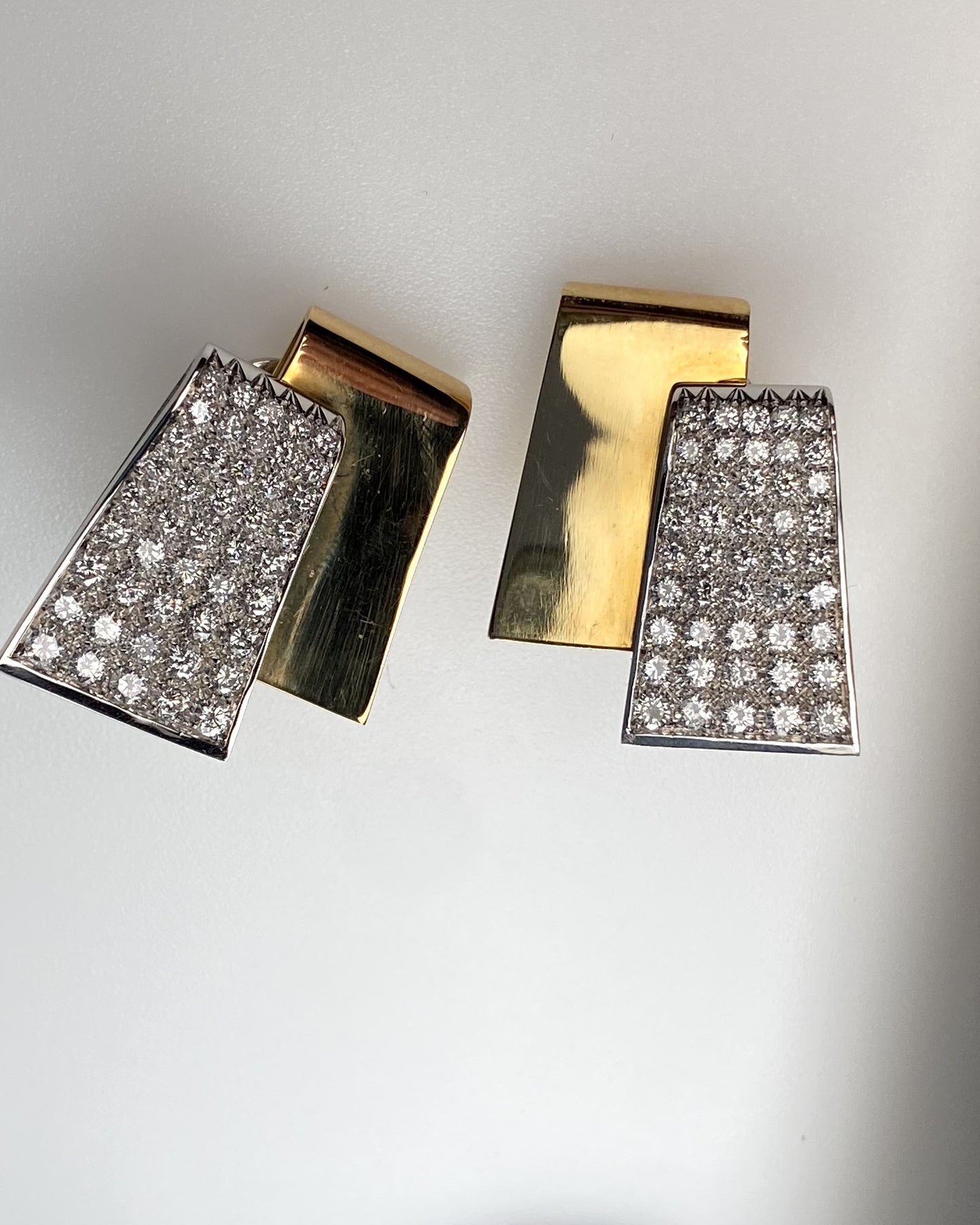 CACCIARI SALVATI DIAMOND & GOLD SET OF CHOKER, EARCLIPS AND RING, 1980s