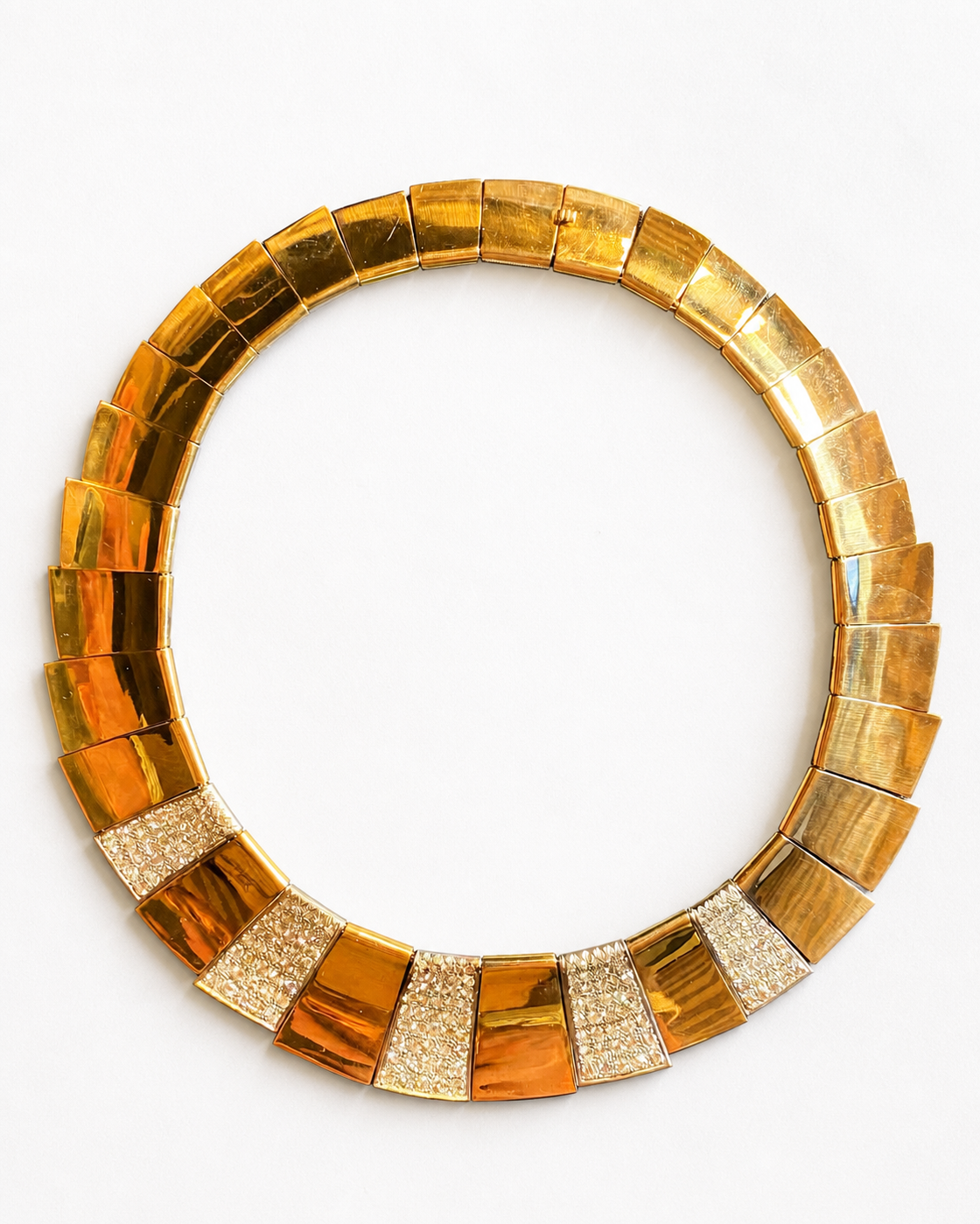 CACCIARI SALVATI DIAMOND & GOLD SET OF CHOKER, EARCLIPS AND RING, 1980s