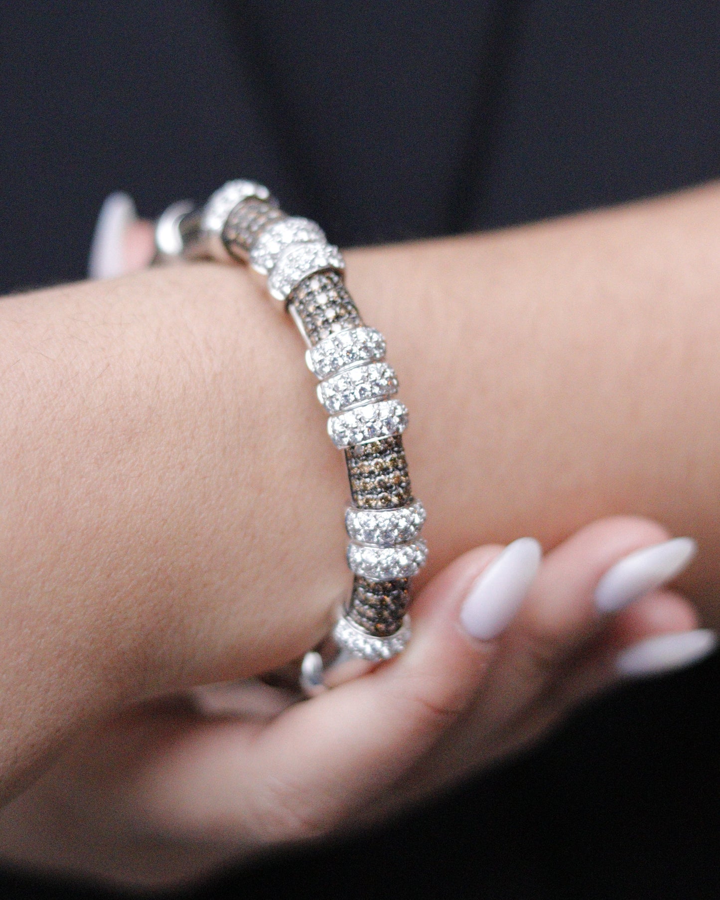 CACCIARI SALVATI CHAMPAGNE & WHITE DIAMONDS ON WHITE GOLD BANGLE, 2000