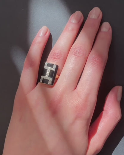 ART DÉCO DIAMOND, ONYX & ROSE GOLD RING, 1920s