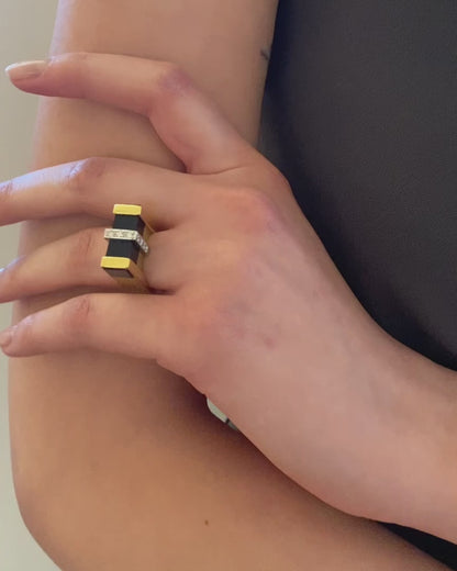 ONYX, DIAMONDS, YELLOW & WHITE GOLD RING, 1970s