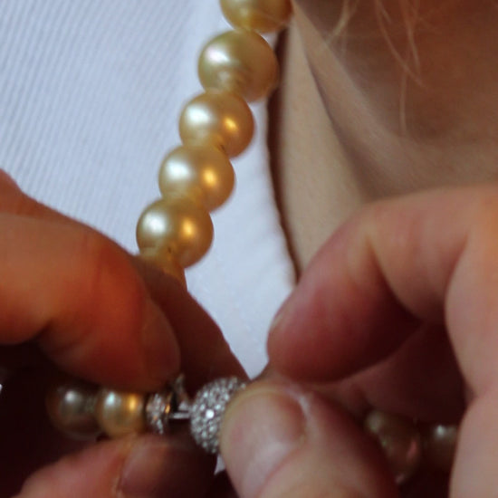 CACCIARI SALVATI NATURAL PEARL & DIAMOND NECKLACE, 2000s