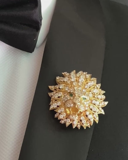 VAN CLEEF & ARPELS DIAMONDS, EMERALDS & YELLOW GOLD LION BROOCH, 1970s