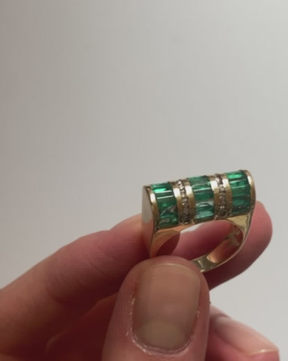 ART MODERNE EMERALD, DIAMOND & YELLOW GOLD RING, 1940s