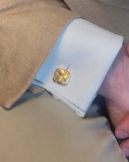 15K YELLOW GOLD WOVEN-BASKET CUFFLINKS, 1880s