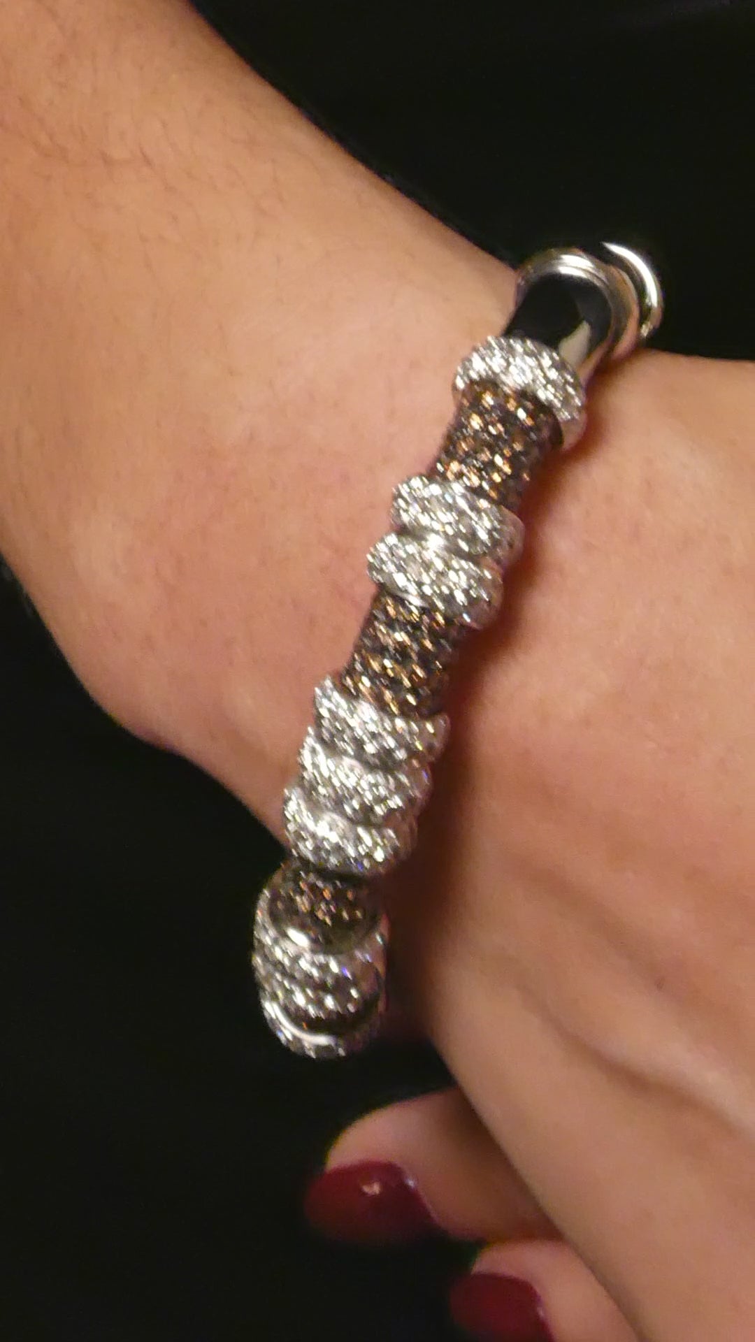 CACCIARI SALVATI CHAMPAGNE & WHITE DIAMONDS ON WHITE GOLD BANGLE, 2000