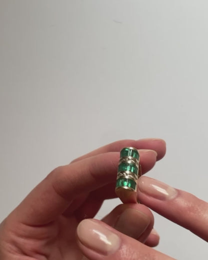 ART MODERNE EMERALD, DIAMOND & YELLOW GOLD RING, 1940s