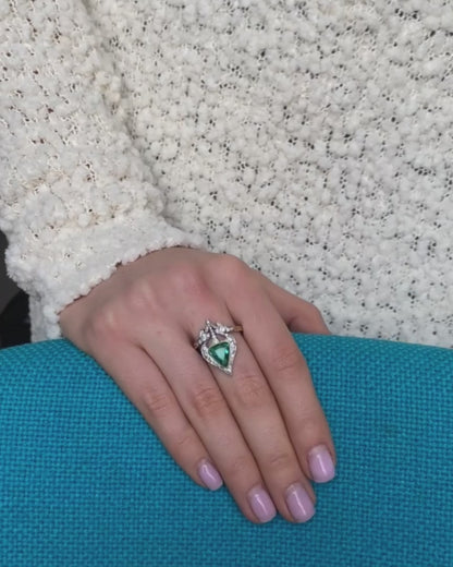 EMERALD & DIAMONDS, WHITE & YELLOW GOLD RING, 1950s
