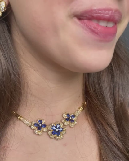 SAPPHIRES, DIAMONDS & YELLOW GOLD EARRINGS & CHOKER