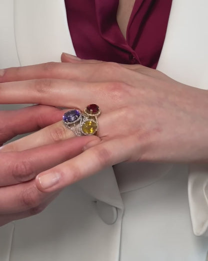 TRIO OF COLOURED GEMSTONES, DIAMONDS & YELLOW GOLD RINGS